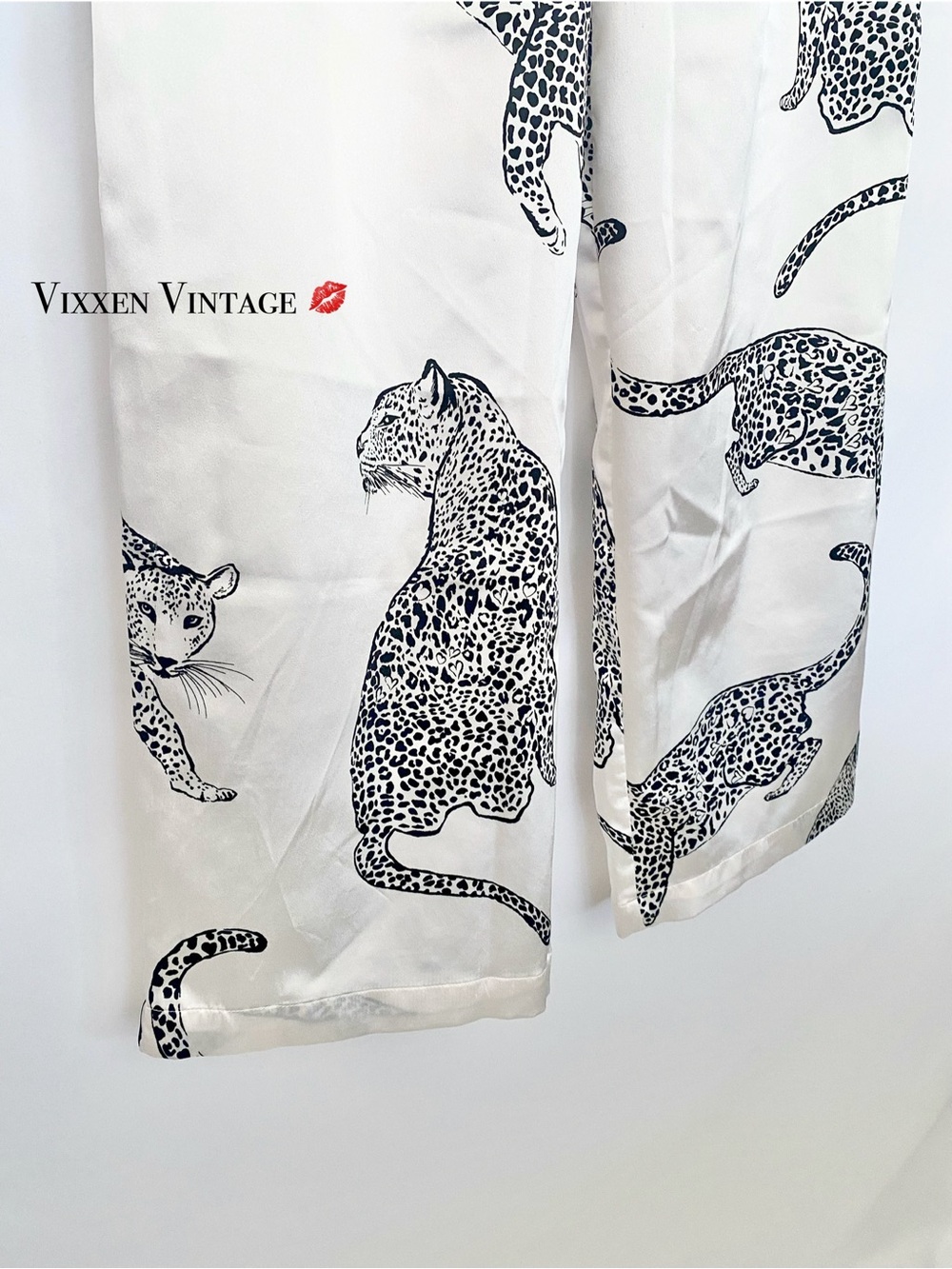 VICTORIA'S SECRET 2022 LEOPARD CAT 'SATIN LOUNGE PAJAMA PANTS' IN PRINT